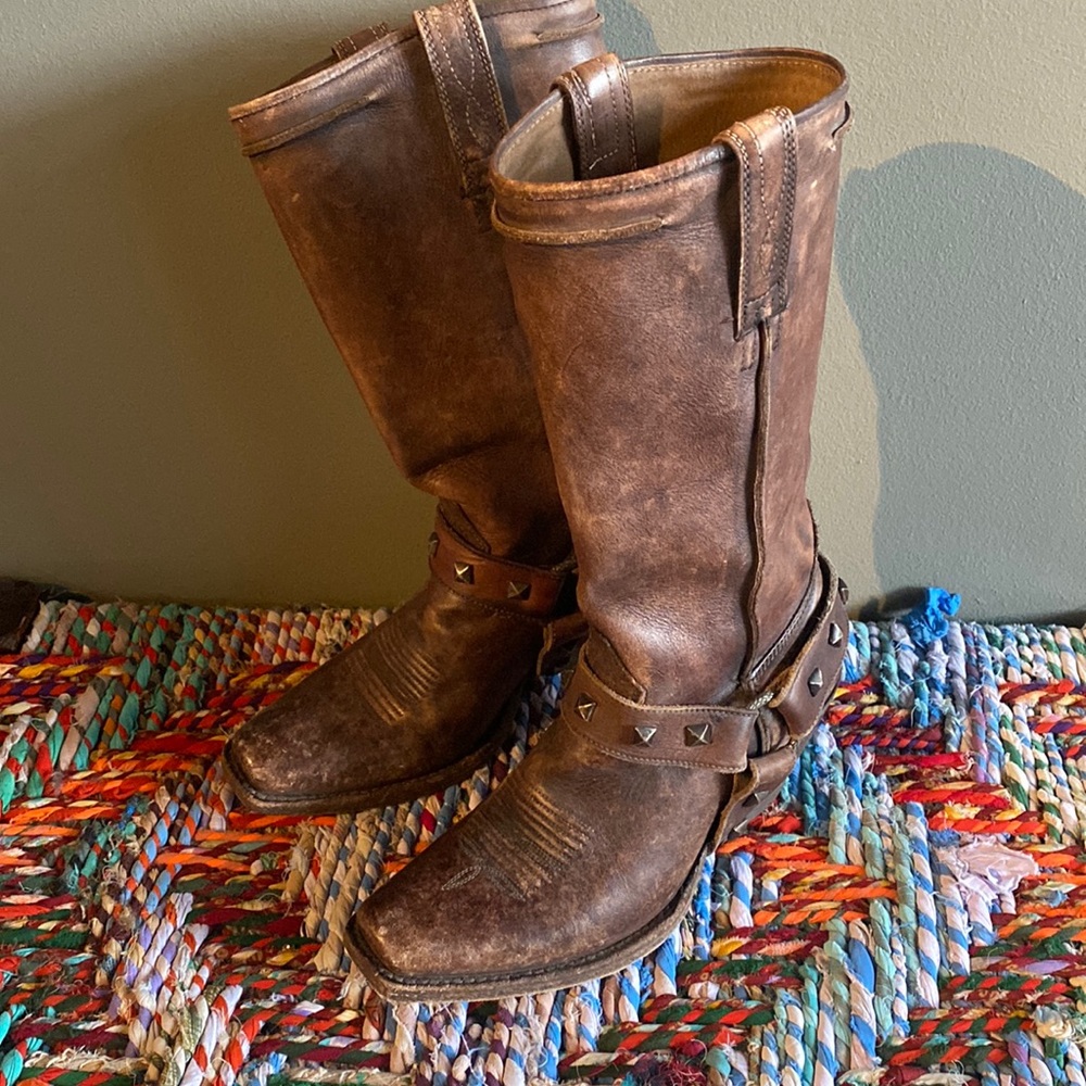 Arait boots! These boots were brand new and only worn twice! Size 7.5